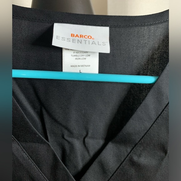 Scrub top size large - Picture 3 of 8